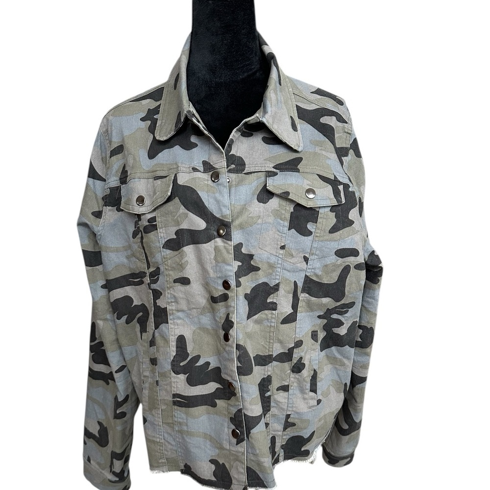 Women’s Umgee Camo Shacket Jacket Lightweight – Black &‎ Gray – Size 1XL